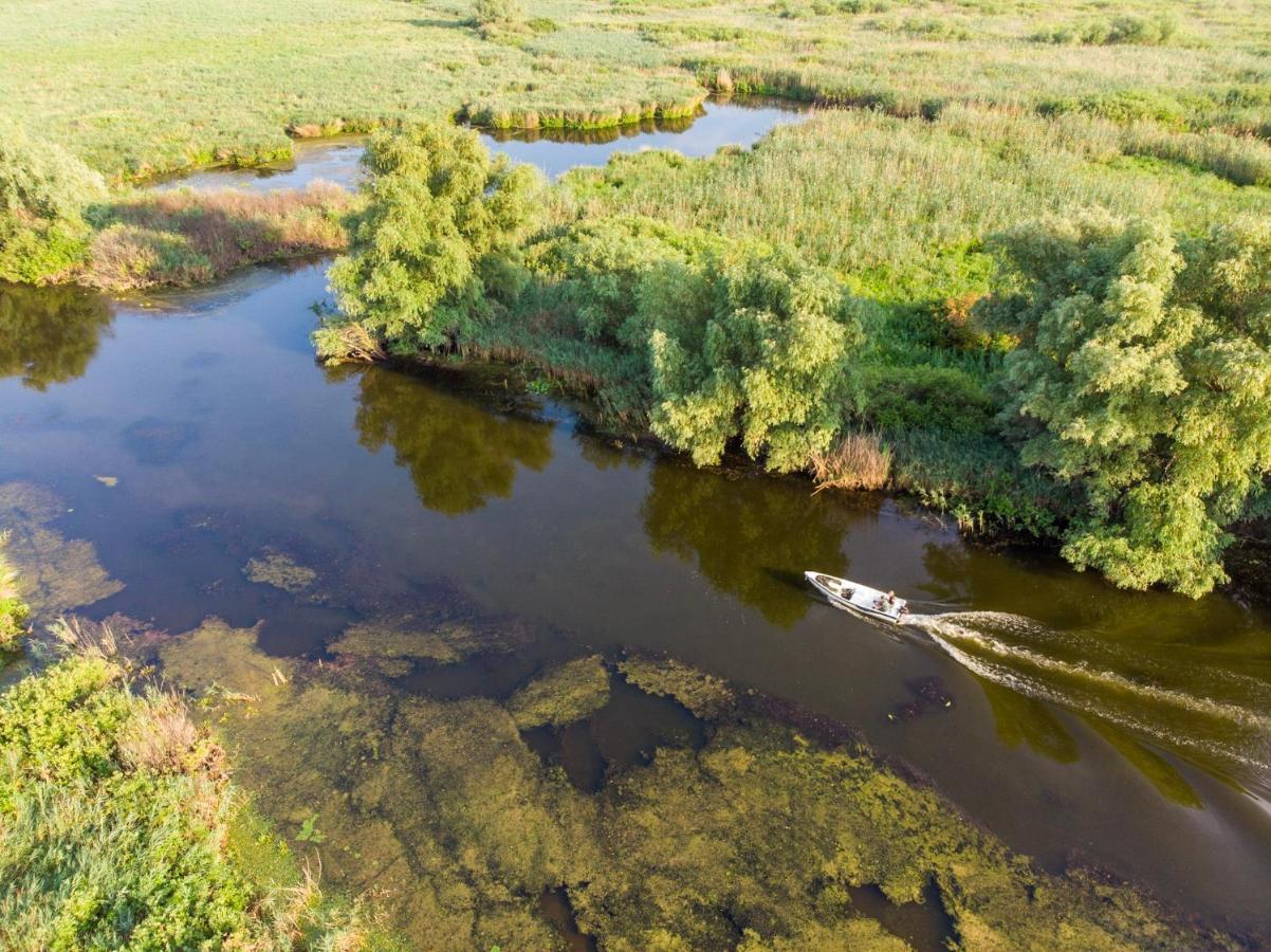 Danube Delta Hostel Homestay & Camping Sulina Bagian luar foto